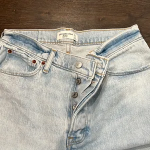 Abercrombie and fitch curve love high rise dad Jean thumbnail 4