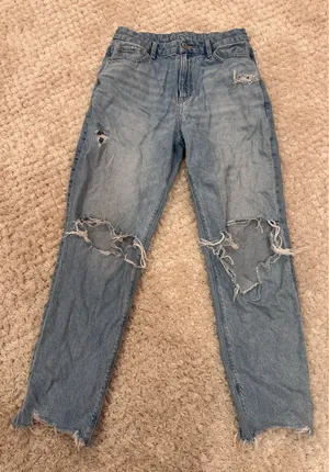 American Eagle Outfitters Strigid Mom Jeans Ripped thumbnail 1