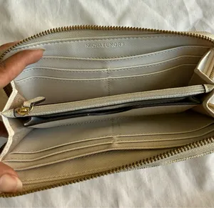 Michael Kors Wallet thumbnail 3
