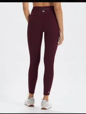 Vuori Pace High Rise Leggings Size Medium Burgundy Yoga Running Athletic thumbnail 2