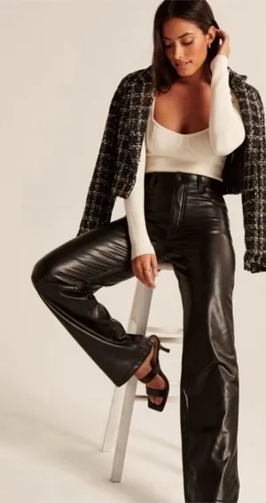 Abercrombie &‎ Fitch The 90's Relaxed Ultra High Rise Faux Leather Pants Black 6 thumbnail 1