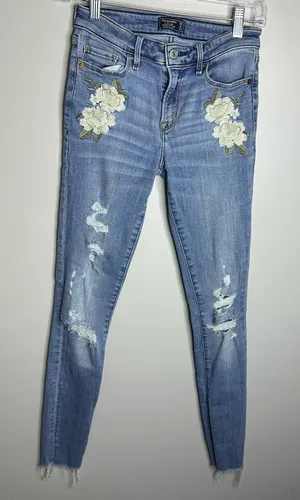 Women’s Abercrombie &‎ Fitch Size 25/0 Long Embroidered Distressed Skinny Jeans thumbnail 1