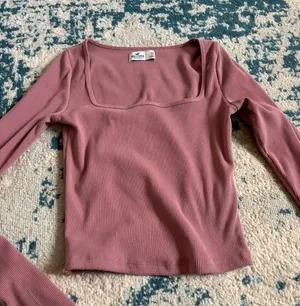 Hollister Long Sleeve thumbnail 1