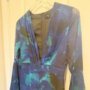 VICI‎ Porscha Abstract Print Midi Dress size Small Plunging Neck Flare Sleeves thumbnail 6