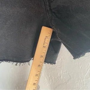 PacSun NWT 90’s Girlfriend Black Raven Denim Jean Shorts Frayed Hem‎ Waist 26” thumbnail 7