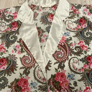 Vintage 90s gold label Victoria’s Secret floral paisley print robe scalloped hem thumbnail 2