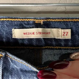 Levi’s Premium Wedgie‎ Straight Button Fly High Rise Raw Hem Crop Denim Jeans thumbnail 7