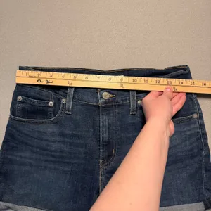 Levi's Mid Length Shorts Dark Wash Cuffed Denim Women Size 30 thumbnail 5