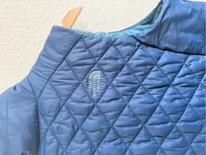 The North Face Navy Teal Trim Quilted Vest Size‎ Small Women’s thumbnail 4