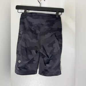 Lululemon Black Camp Side Pocket Pockets Biker Shorts‎ Size 2 thumbnail 2