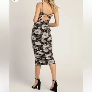 Lulu’s We Really Mesh Black Floral Print Sleeveless Ruched Midi Dress NWT Small thumbnail 2
