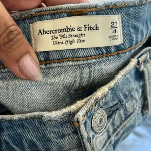 Abercrombie & Fitch 90s Ultra High Rise Straight Jeans thumbnail 5