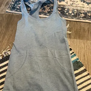 Lululemon swiftly tank in beautiful blue‎ in size 2 thumbnail 3