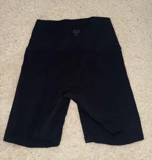 Aritzia Tna Shorts thumbnail 1