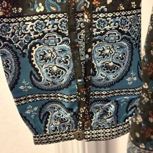 Abercrombie & Fitch Floral Long Sleeve Shift Dress with Blue Paisley Hem Size M thumbnail 4