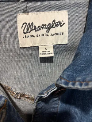 Wrangler Blue Jean Jacket Large 4 Pockets In Front Buttons Have W On Them thumbnail 3