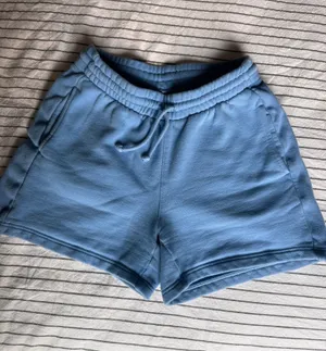 Aritzia shorts thumbnail 1