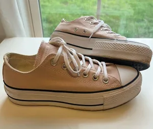 Pink Converse Low-Top thumbnail 1
