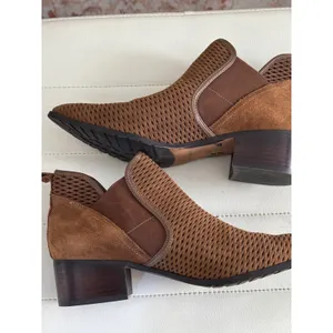Donald Pliner Womens Tan Perforated Suede Pointed Toe Block Heel Ankle Boots 8.5 thumbnail 4
