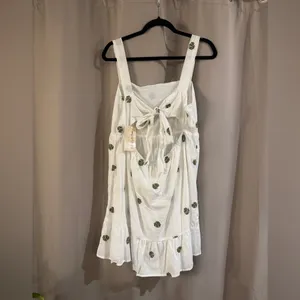 NWT Rewind White Sleeveless dress with Green Leaf Pattern thumbnail 2