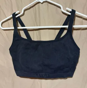 Vuori sports bra thumbnail 1