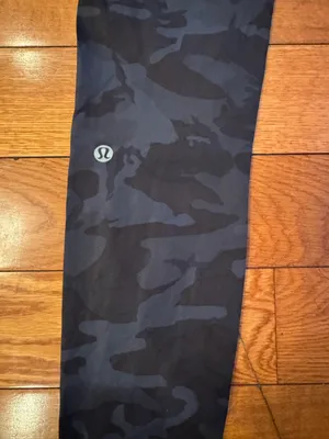 Lululemon Fast and Free Tight 28" *Non-Reflective FLAWED thumbnail 4