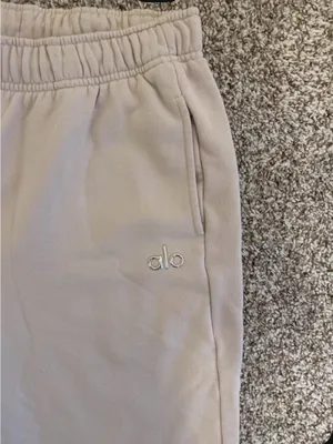 ALO Yoga Joggers thumbnail 2
