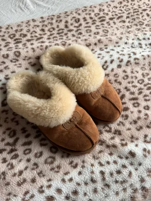 UGG slippers thumbnail 6