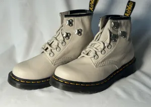 Dr. Martens Boots Leather Women’s thumbnail 1