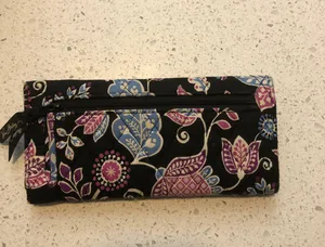 magnetic closure wallet, width is 8.5, length is 4.5 EUC thumbnail 2