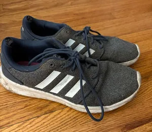 Women’s Adidas Sneakers Size 7.5 thumbnail 1