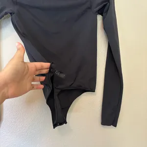 Skims essential scoop neck long sleeve top thong small/medium thumbnail 5