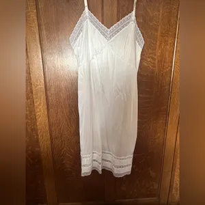 Vintage White Lace Nylon Tricot Slip, Size 44 (Modern XL) thumbnail 9