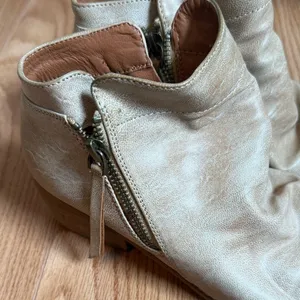 Womens Distressed Beige Leather Slouchy Ankle Boots Dual Zip‎ Stacked Heel 6.5 thumbnail 4