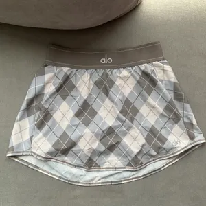 Alo Yoga Argyle Match Point Tennis Skirt Gravel/Titanium XXS thumbnail 2