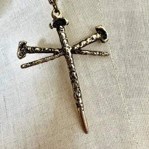 Gold tone Nail Cross pendant Necklace thumbnail 4