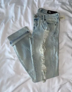 Light Wash Low Rise Destroyed Skinny Jeans thumbnail 1