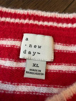 A New Day Women's Valentine's Pullover Heart Sweater XL - C30-058 thumbnail 3