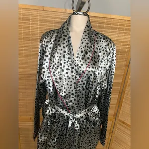 Vintage Disney Store 101 Dalmatians Cruella gray black satin robe woman’s Medium thumbnail 2