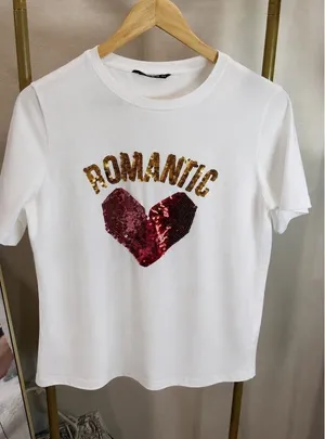 Size M Cute White Graphic Tee with Red Sequin Heart Size M thumbnail 1