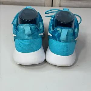 NIKE Women's Roshe Run Sneakers "Clearwater" White/Electric Blue-8 thumbnail 5