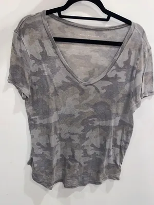 American Eagle Outfitters Camo V Neck T-shirt thumbnail 1