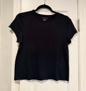 NWOT Anthropologie Size S Black Stretch Short Sleeve Raw Hem Stretch Crop Top thumbnail 1