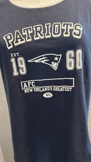NE Patriots Women's Top XL NFL For Her Football Sports Super Bowl Champions thumbnail 1