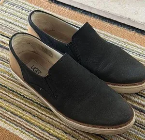 UGG Black and Tan Slip-On Loafers thumbnail 1