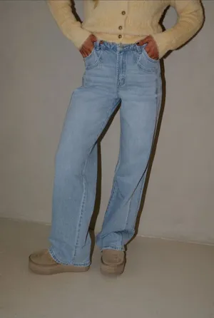 These Three Boutique Light wash vervet jeans thumbnail 1