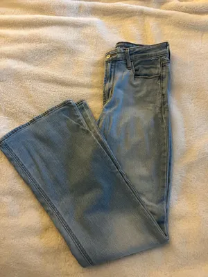 Old Navy Wow Flare Jeans thumbnail 4