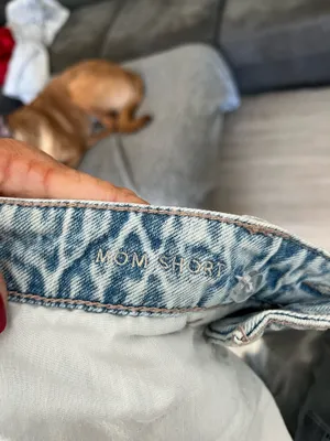 Women’s American Eagle distressed mom Jean shorts size 6 thumbnail 3