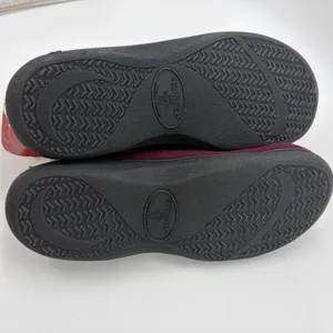 NEW Isotoner Womens 7.5-8 Holiday Slippers‎ Burgundy Hard Sole Cushioned Sherpa thumbnail 6