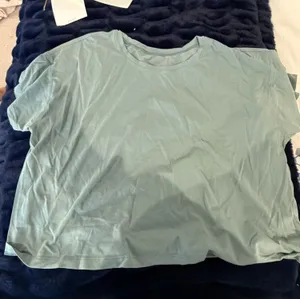 lululemon cates tee  thumbnail 1